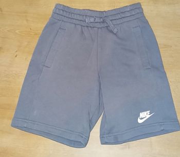 Short Nike 7/8ans