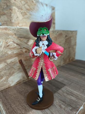 figurise showcase capitaine crochet disney masquerade peter pan