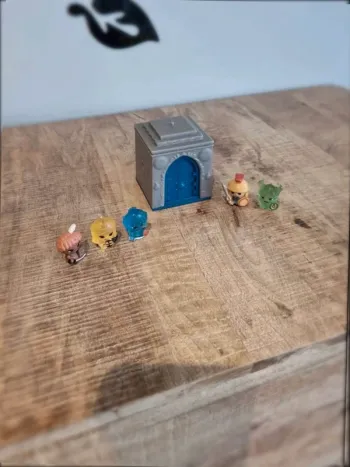 Figurines et temple World Of Warriors 3 cm de haut