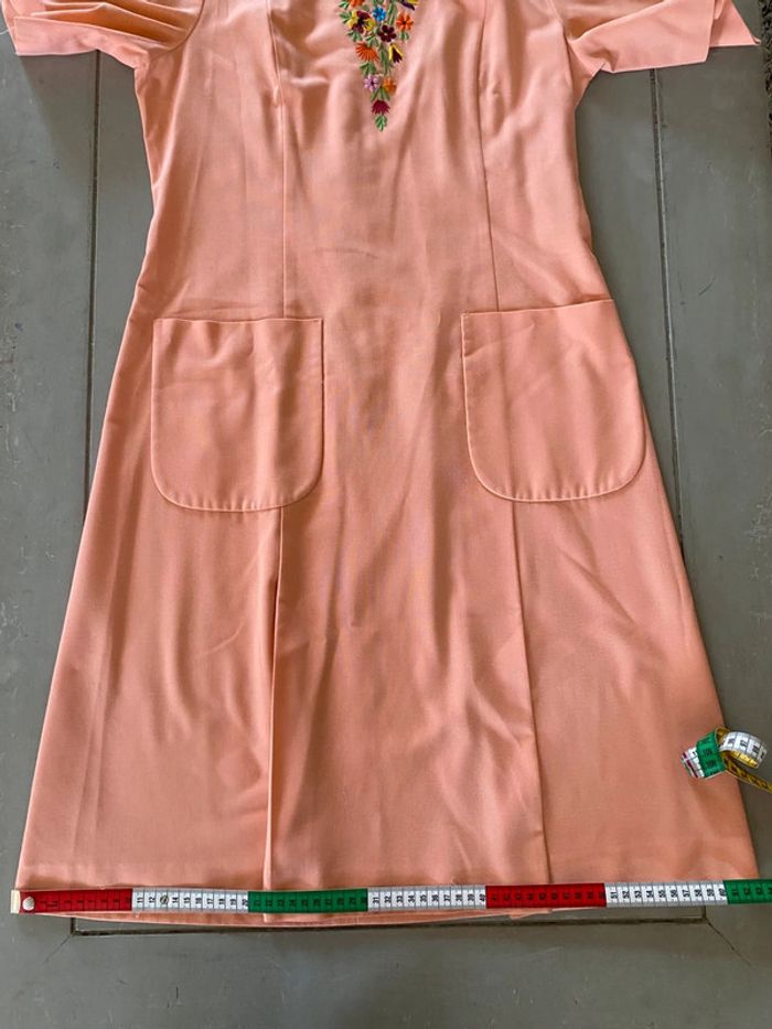 Robe vintage Bragard de service abricot avec broderies taille 40 / 42 - photo numéro 15