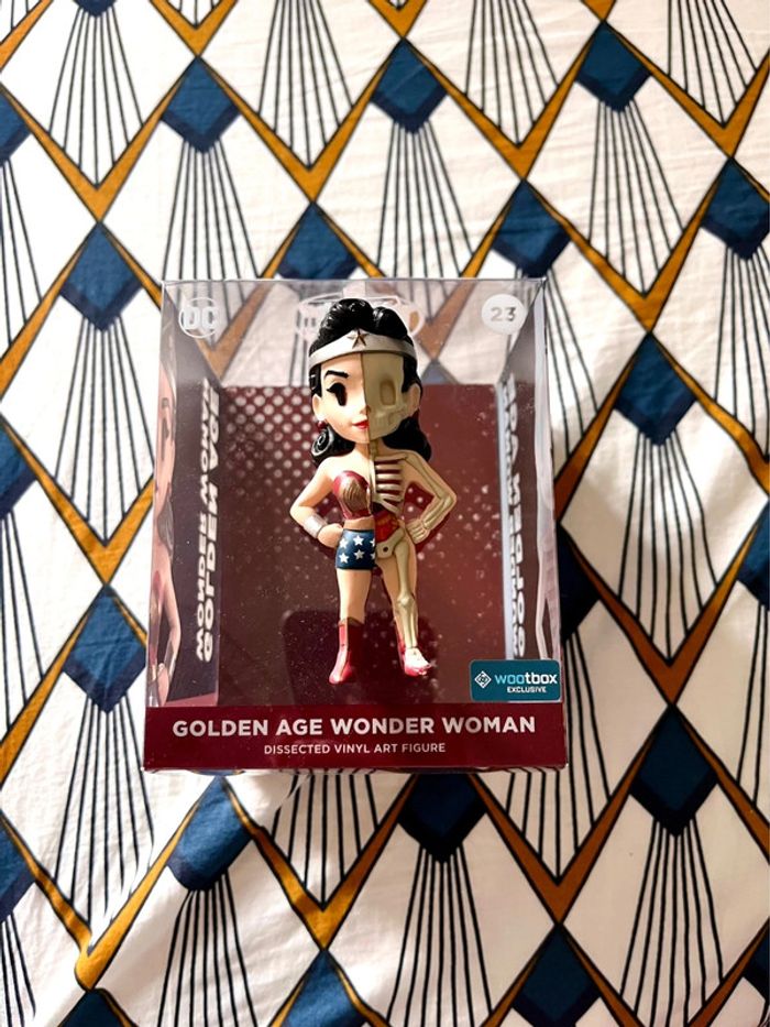 DC comics Golden age wonder woman figurine