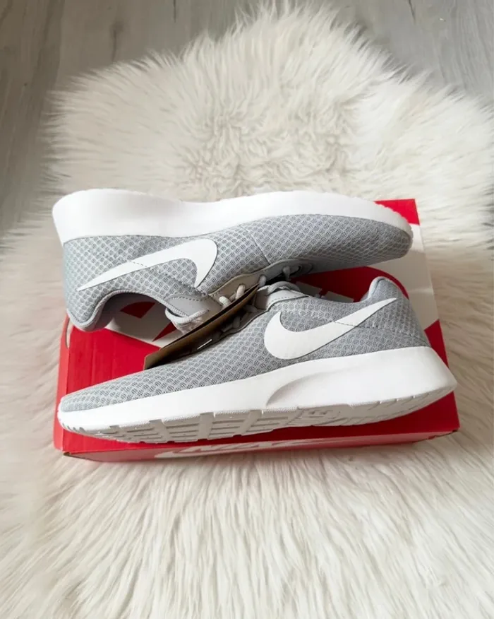 Nike Tanjun – Taille 44,5 – gris/blanc – Neuf avec étiquette - photo numéro 10