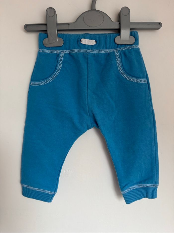 Jogging bleu Kiabi taille 6 mois très bon état