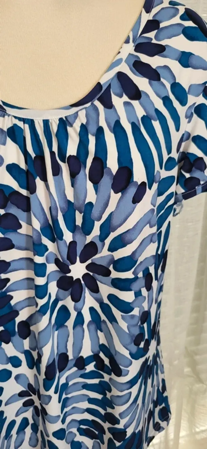 Blouse imprimée abstraite bleu & blanc – taille 46/48 - photo numéro 3
