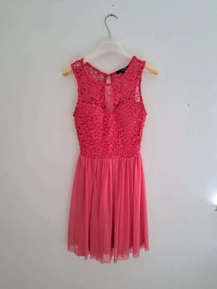 Robe fushia - Tally Weijl - Taille 36 - buste dentelle dos nu occasion jupon