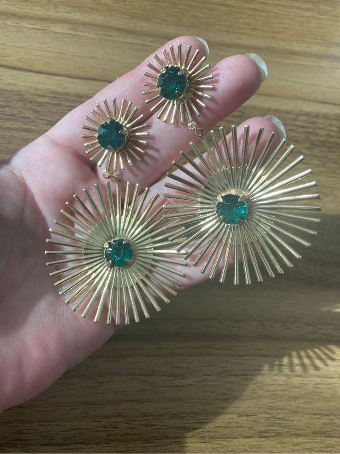Boucles d’oreilles pendantes NEUVES femme de forme ronde couleur doré et vert - photo numéro 4
