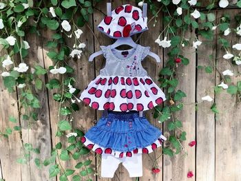 CATIMINI - ENSEMBLE 4P BÉBÉ FILLE DÉTAILS VOLANTS, BRODERIES FLEURS & TONS LUMINEUX 6M