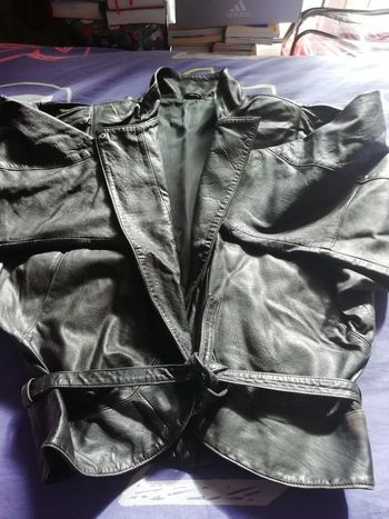 Blouson CUIR femme noire T. 40 /42