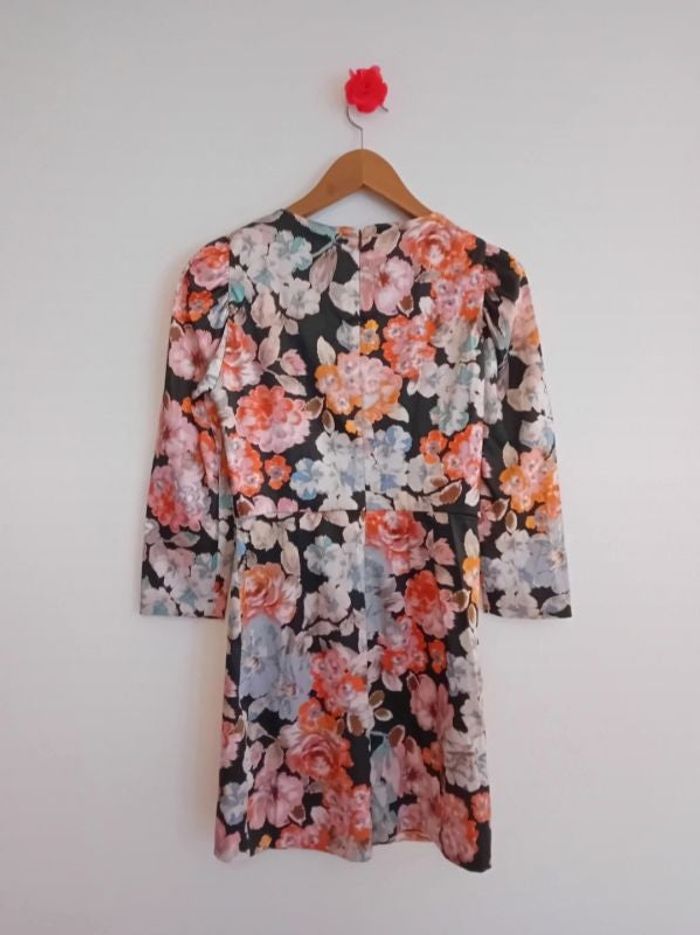 Robe habillée effet satiné à fleurs Zara Taille 36