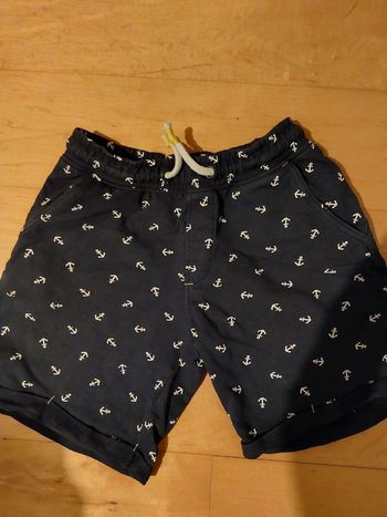 Beau short garçon motif ancres 8 ans en TBE