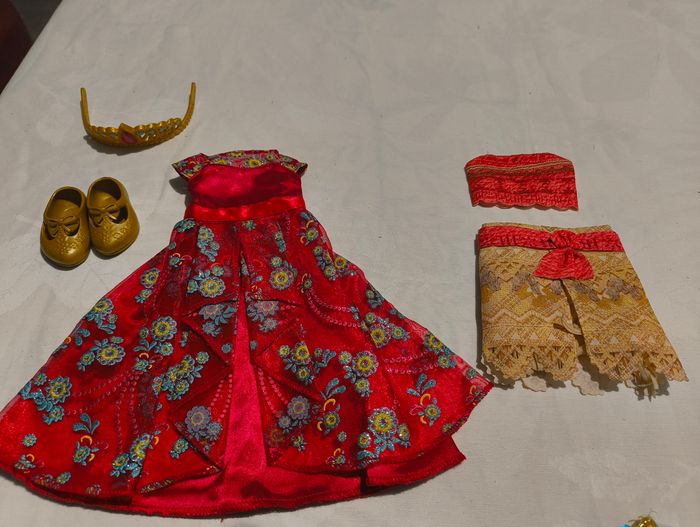 Lot vêtements poupées animator disney - photo numéro 2