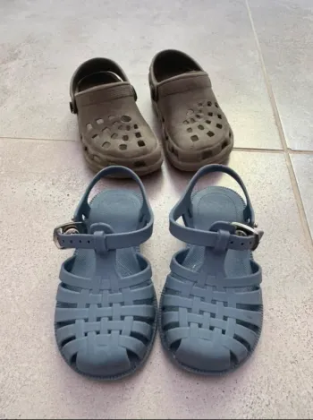 Lot de 2 sandales de plage