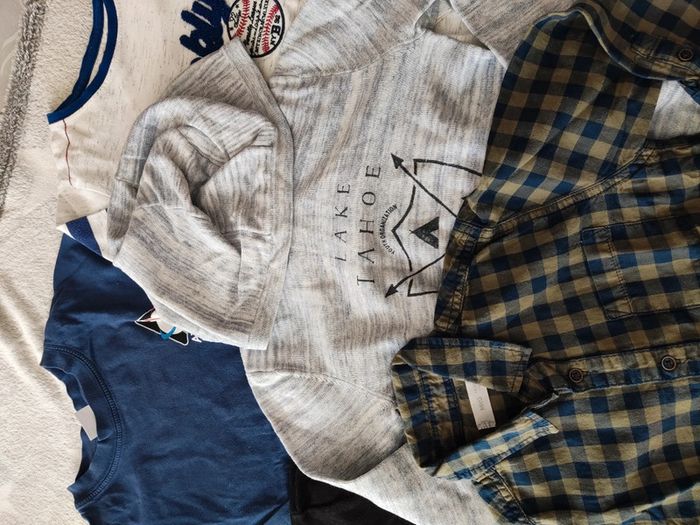 Lot de chemise, t-shirt manches longues et pull fin 6/7 ans - photo numéro 3