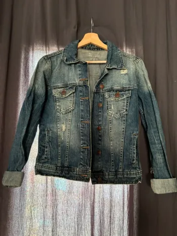 Veste en jean effet troué