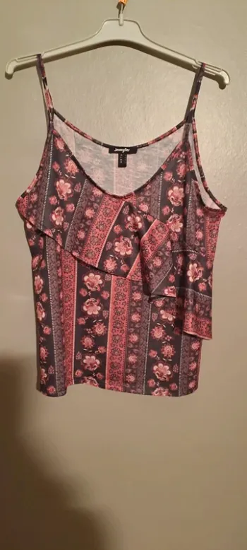 Débardeur tons rouge et noir avec froufrou - Marque Jennyfer - Taille L - État neuf.