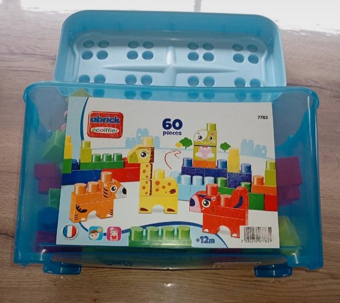 Lot Jeux divers (5 puzzle bois, téléphone Fisher Price, Sophie la girafe, manette fisherprice, lego) - photo numéro 6
