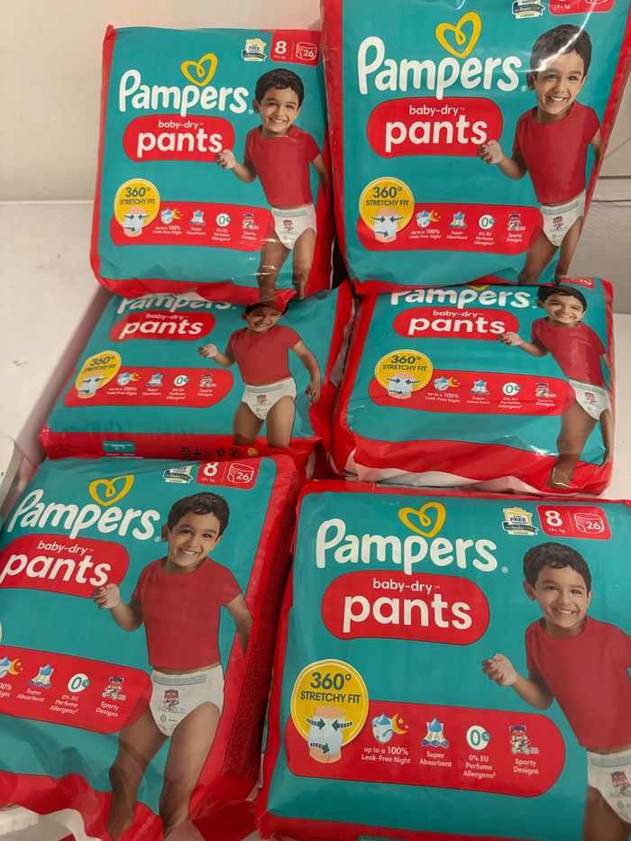 Lot de 6 paquets des couches Pampers taille 8