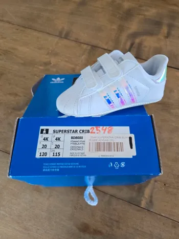 Baskets Adidas Superstar Crib taille 20