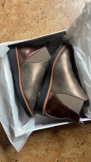 Jolie paire de bottines pointure  36 neuves jamais portées