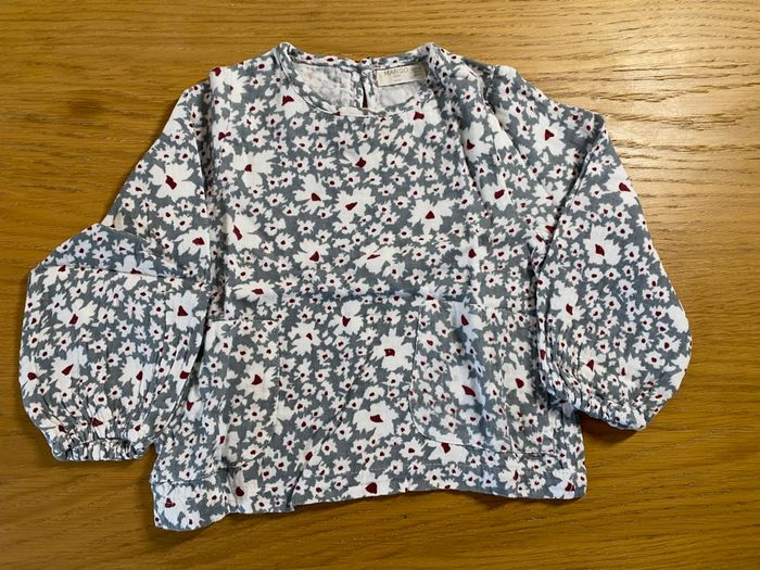 Mango Blouse fleurie turquoise/bordeaux Taille 18/24 mois - photo numéro 2