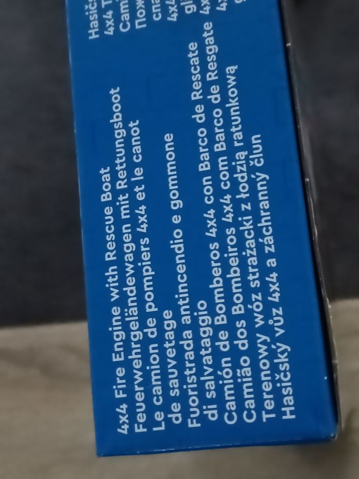 Vend le camion de pompiers 4 fois 4 et le canot de sauvetage lego - photo numéro 6