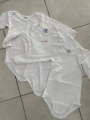 Lot de 3 body blanc coeur rouge manches longues Petit Bateau 36 mois