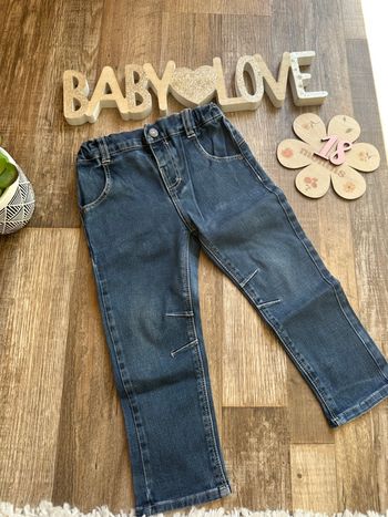 - Jeans Sucre d’orge    - 18 mois - Très bon état 