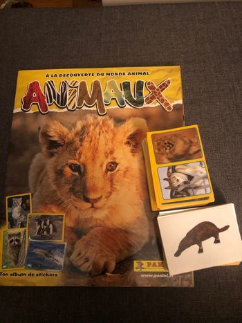 Album panini animaux 2022 + gros lot de stickers