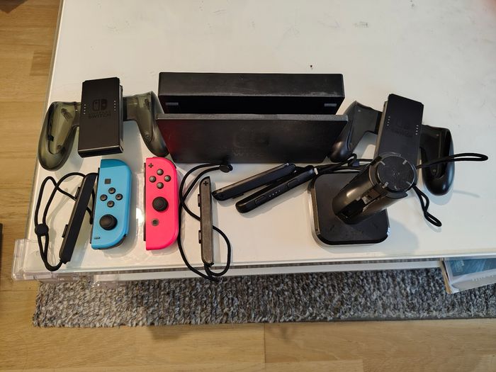 Switch avec ses accessoires - photo numéro 2