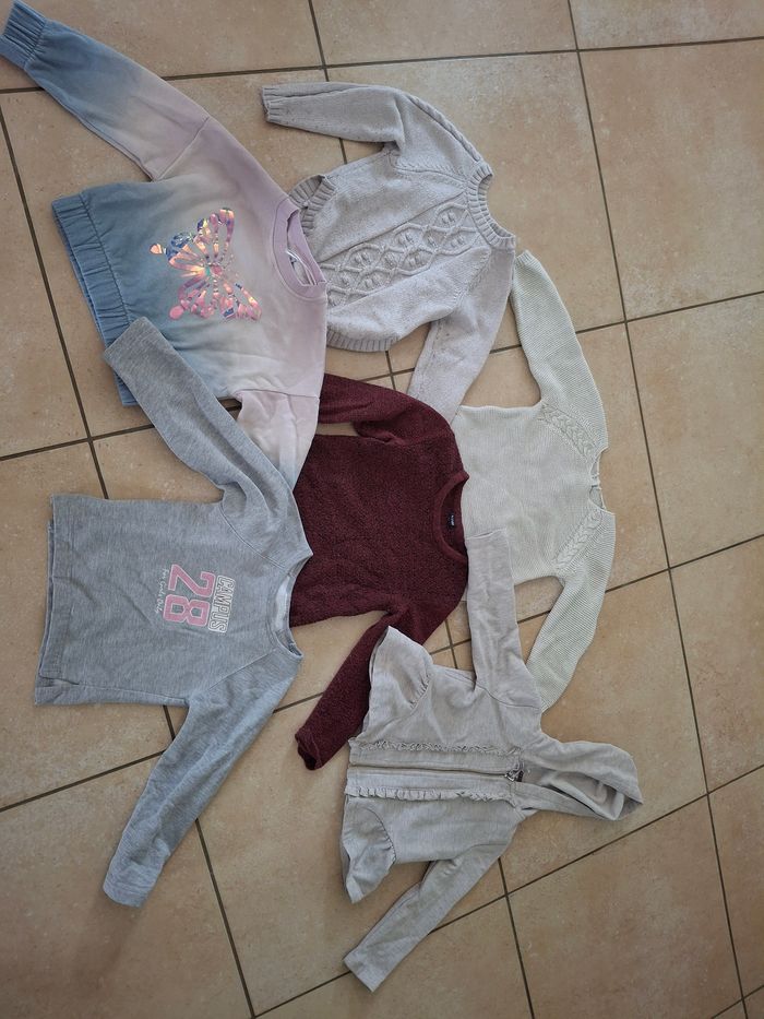Lot pull sweat fille 3 ans TB état