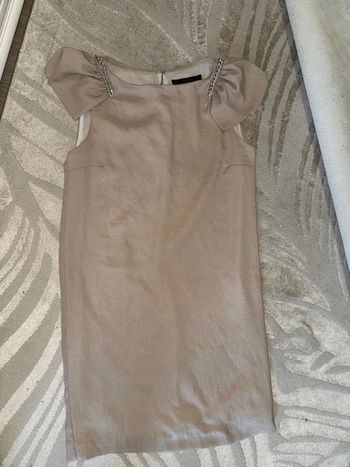 Très jolie robe Zara beige taille 36 s