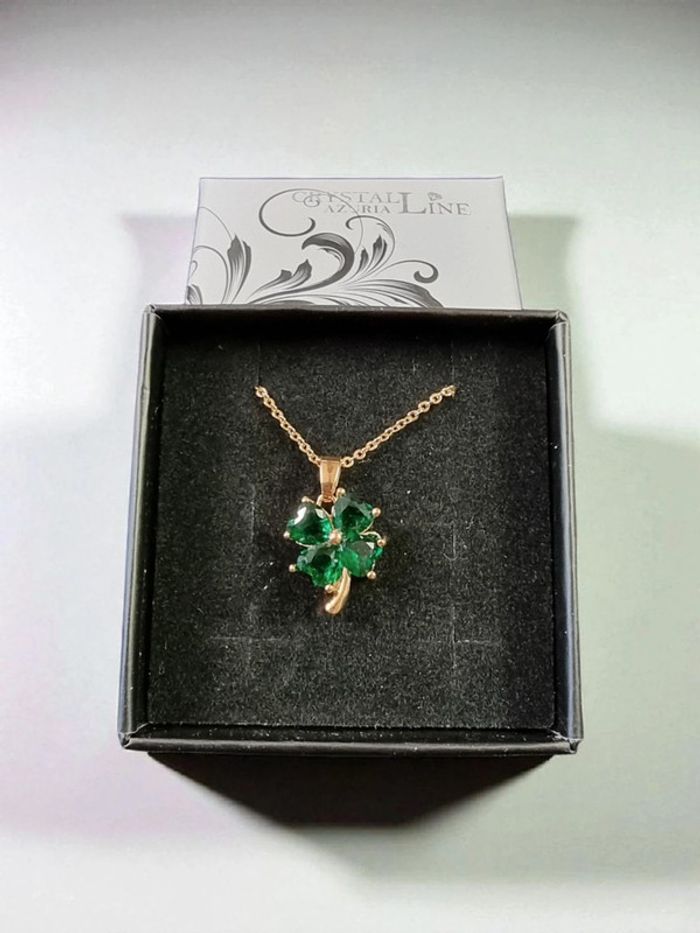 Crystalline Azuria Collier avec Pendentif Trèfle à Quatre Feuilles 18ct plaqué or avec cristaux - photo numéro 2