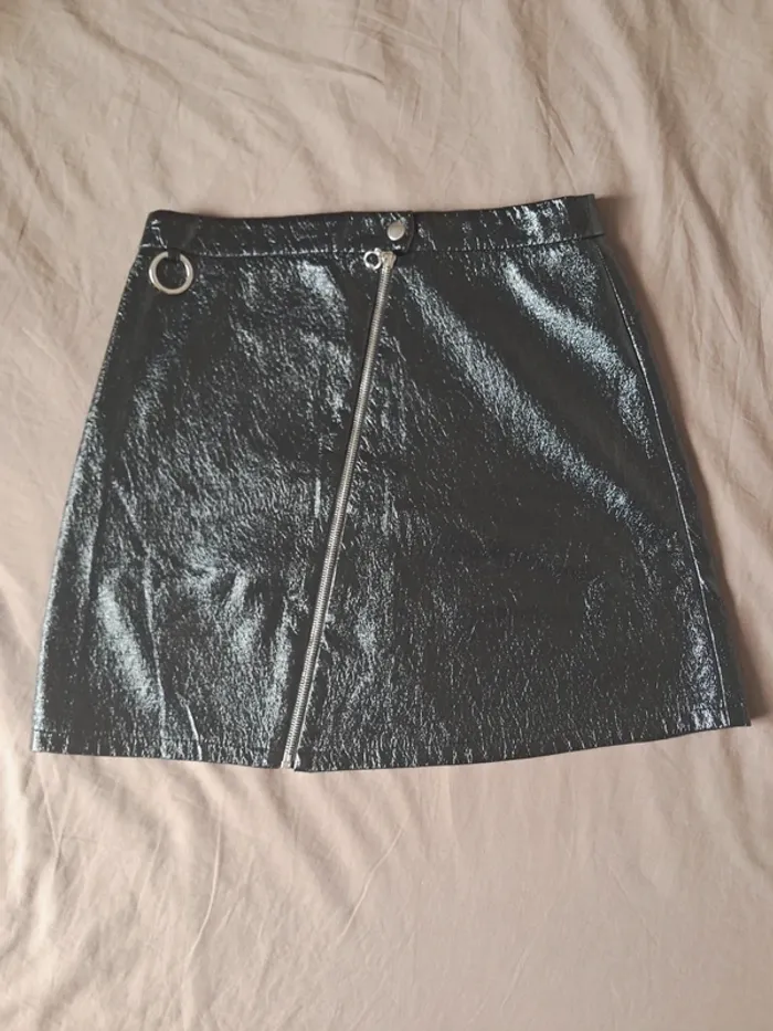 Mini-jupe simili cuir noire