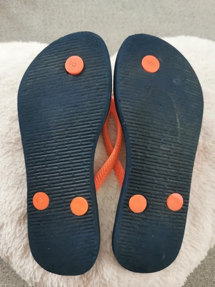 Tong enfant havaianas taille 33-34 bleu marine et corail - photo numéro 4