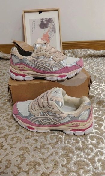 Asics gel NYC rose/beige Taille 39