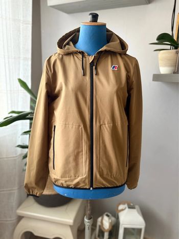 Veste K-Way - mi saison - assez légère coupe vent - taille S - portée 2 fois - en très bon état