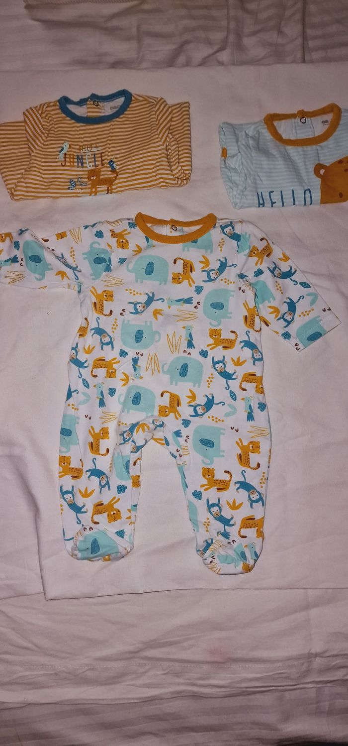 Lot vêtements nouveaux nés - photo numéro 9