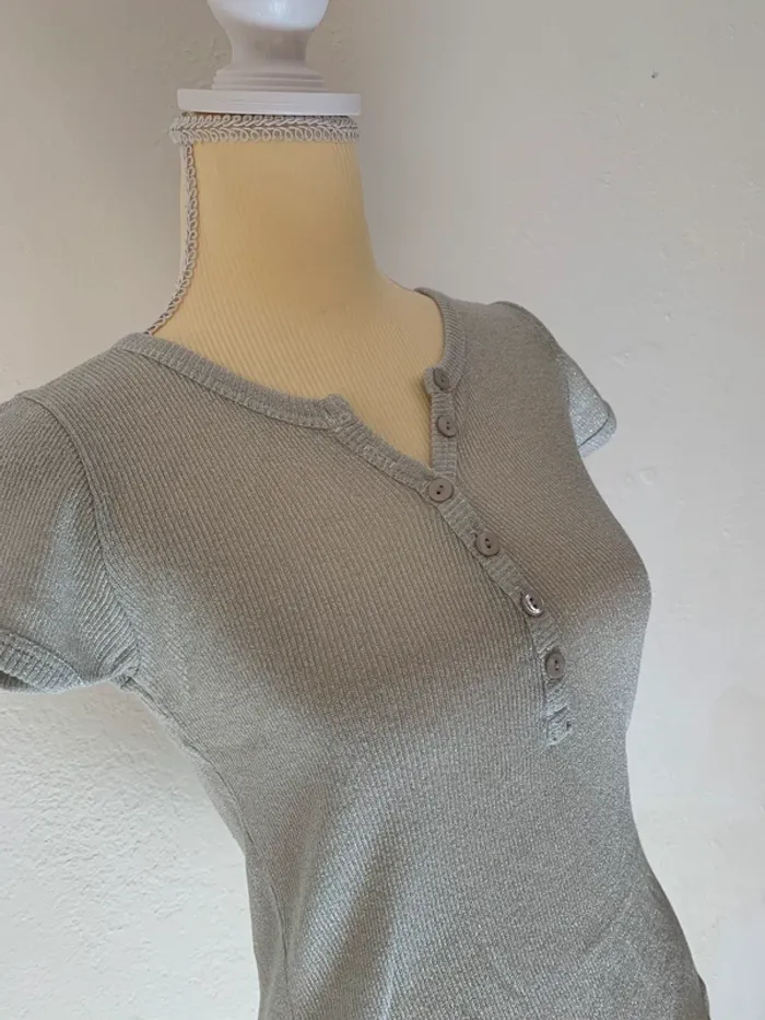 T-shirt gris pailleté Loona Paris à col boutonné – Taille XS - photo numéro 2