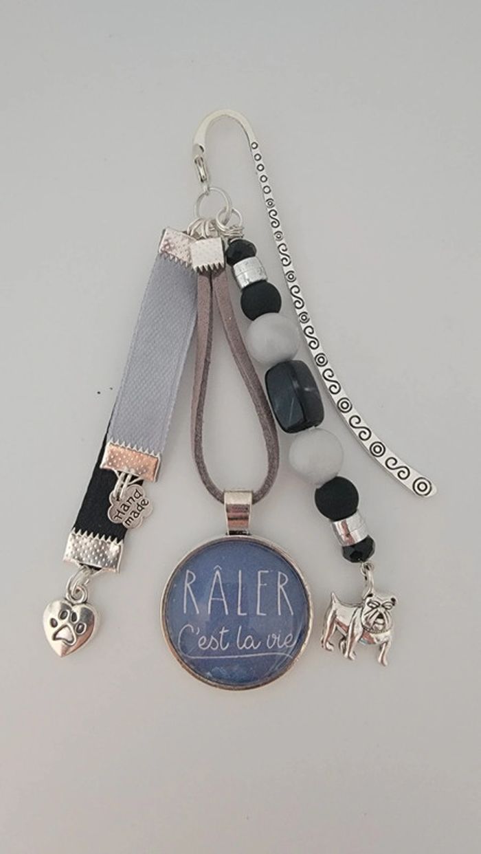 Cadeau humour, bijoux de sac ou marque page " râler c est la vie"