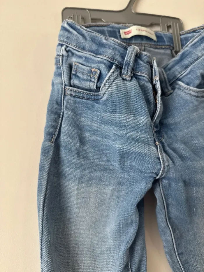 👖 jeans levi’s - fille - 4 ans - 104 cm - bon état - photo numéro 3