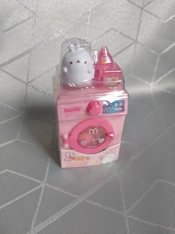 Distributeur de bonbons Molang – Mini lave-linge interactif & figurine