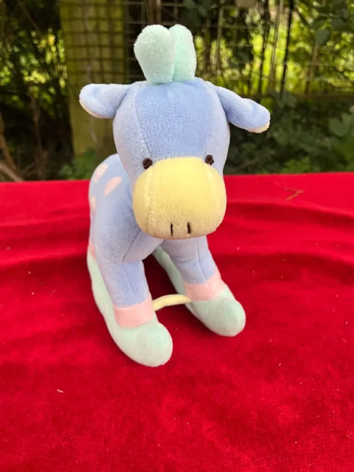 Cheval à bascule  en peluche pastel Hochet  – doudou décoratif bébé / chambre enfant Auchan