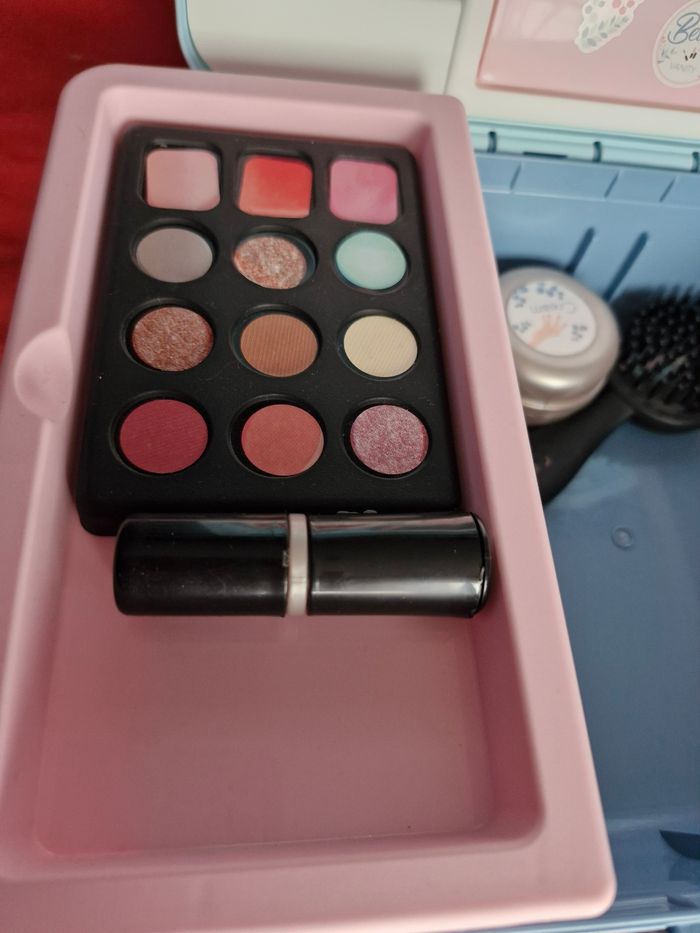 Magnifique vanity maquillage garni - photo numéro 5