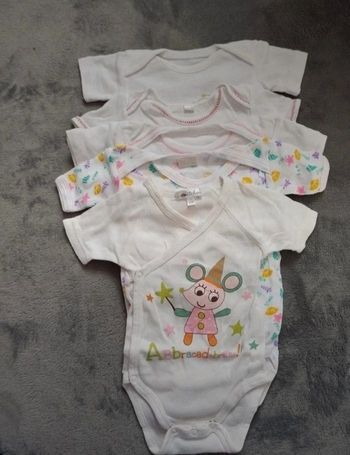 Lot de 5 bodies 3 mois