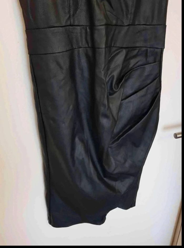 Robe  style  cuir  taille 38 - photo numéro 3
