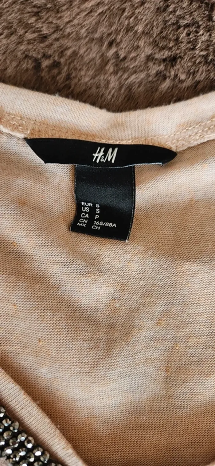 T-shirt beige H&M taille 36 avec strass - photo numéro 3