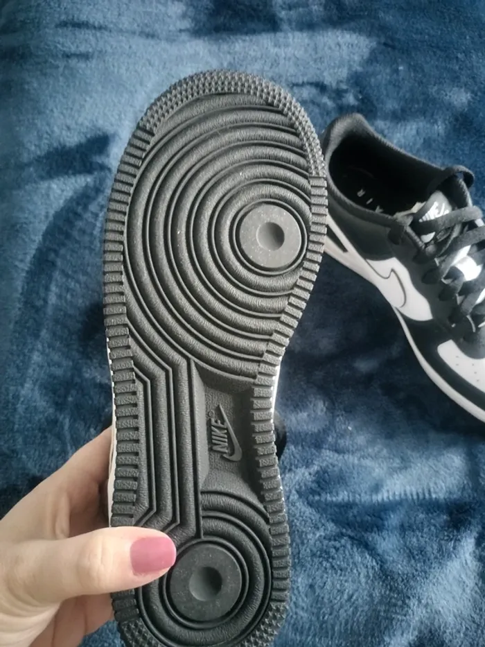 Adidas noire et blanche - photo numéro 3