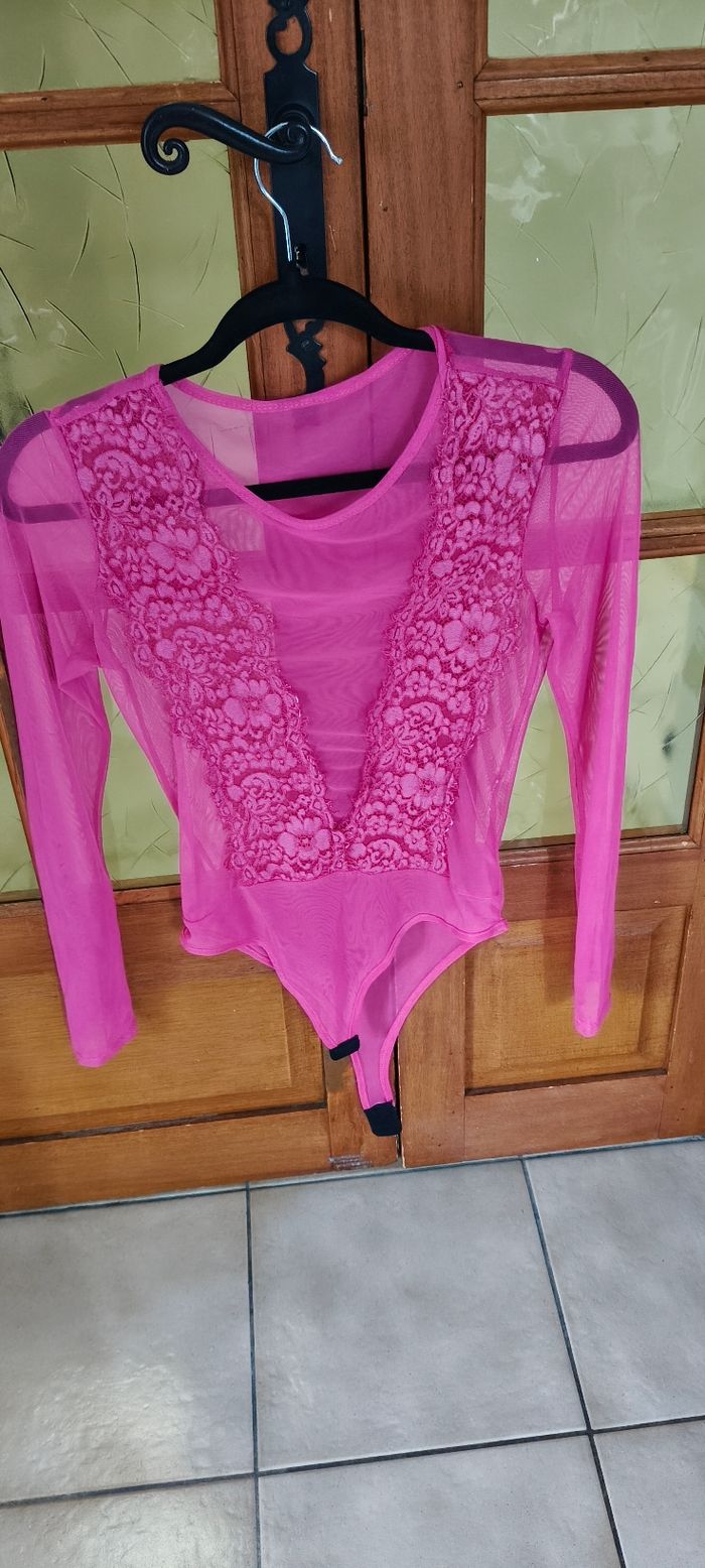 Body Manches Longues Transparent - Dentelle Rose Fuchsia Taille 38