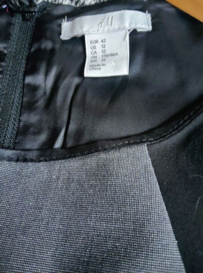 Robe noir et grise - photo numéro 3