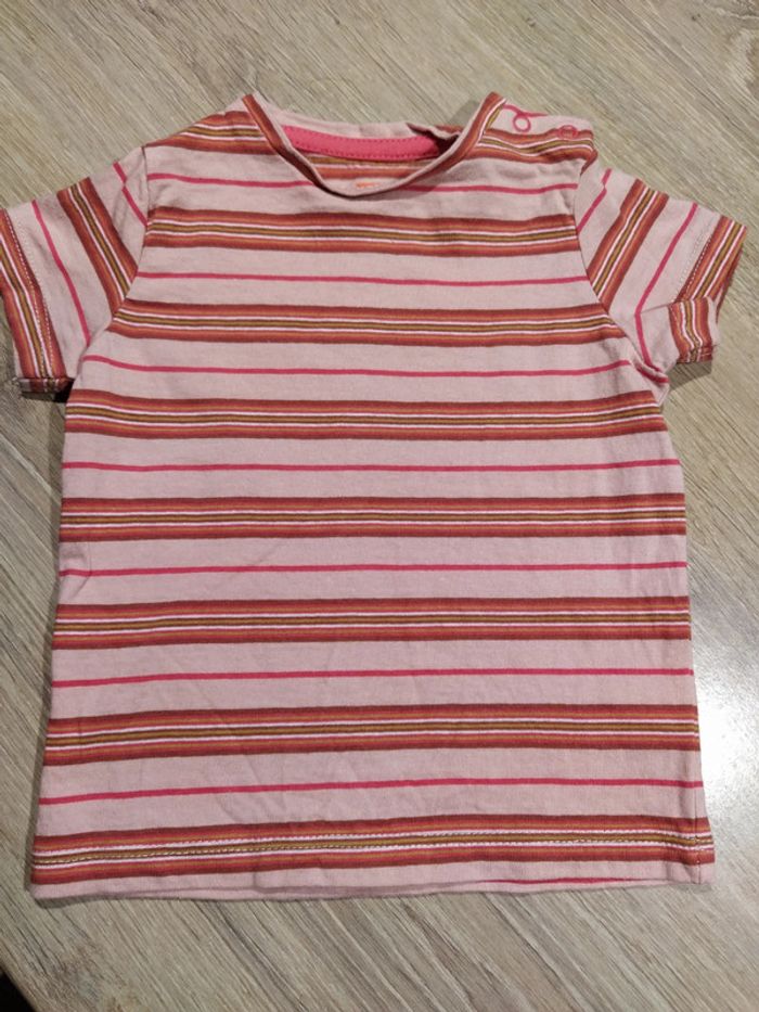 T-shirt à rayures rose